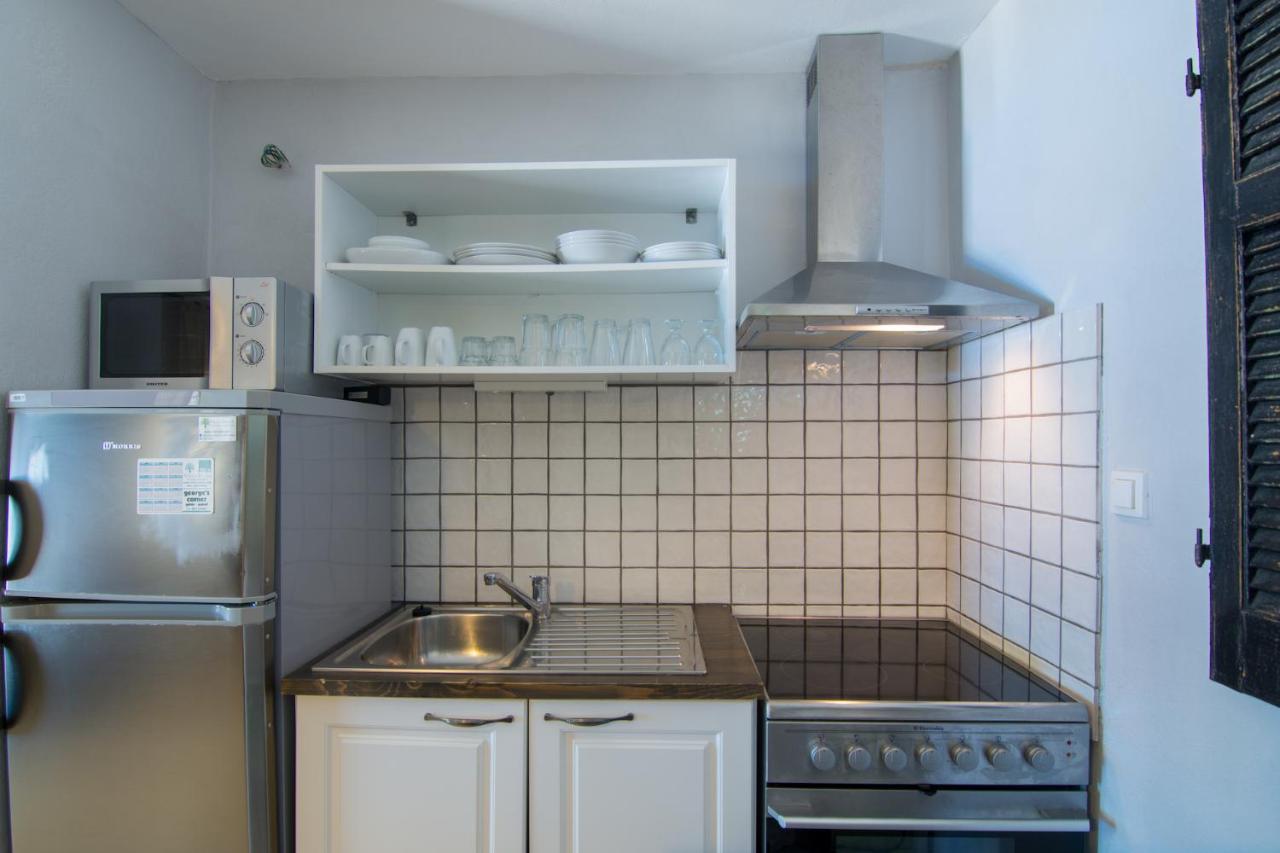 Elaia & No.4 Apartment