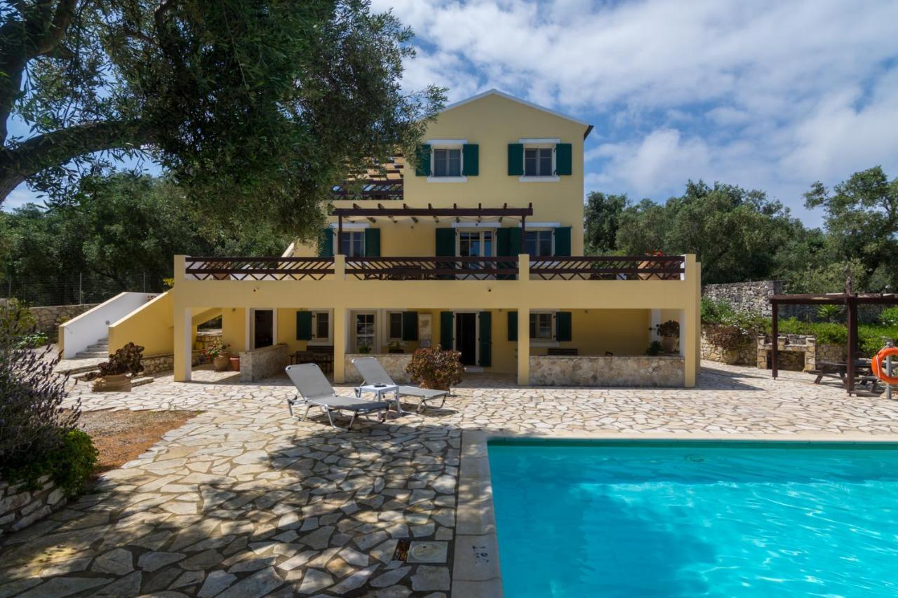 Elaia & No.4 * Gaios